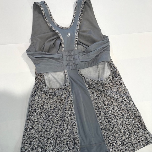 Lululemon Floral‎ Tank Top - Size 6. (No tag but Size Dot) - Picture 7 of 11
